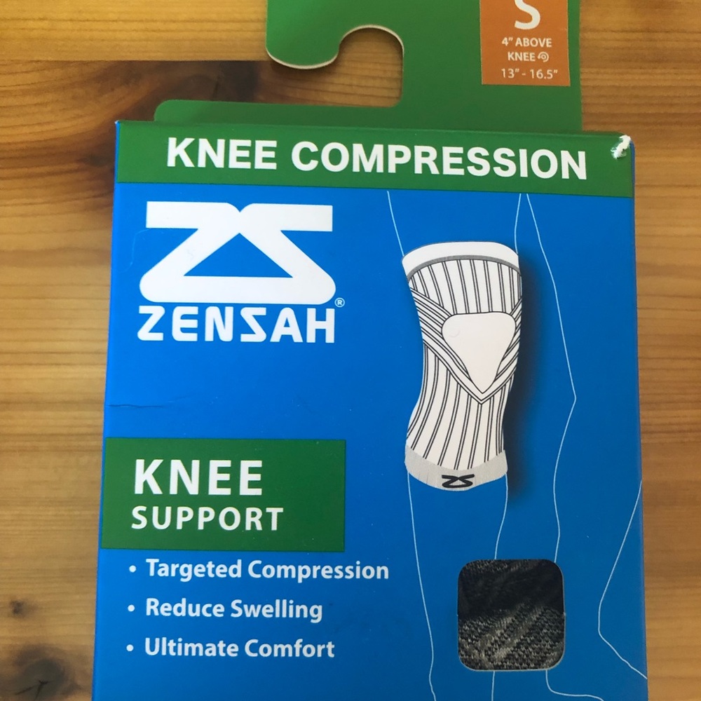 Knee compression band
